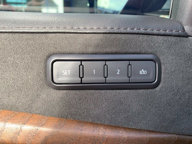 Used 2019 Cadillac Escalade Premium Luxury w/ Escalade Sport Edition AWD/4WD image 16