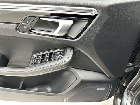 Used 2021 Porsche Macan Base image 13