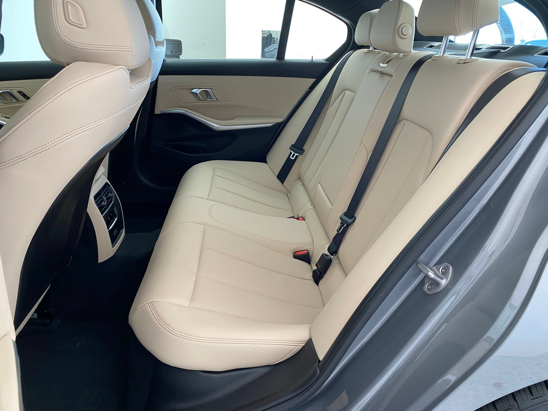 Used 2026 BMW 330i xDrive Sedan w/ Premium Package AWD/4WD image 24