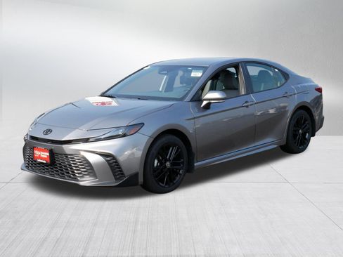 Certified 2025 Toyota Camry SE w/ Convenience Package AWD/4WD image 3