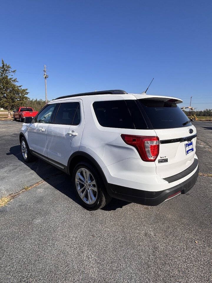 Used 2019 Ford Explorer XLT w/ Equipment Group 202A FWD image 2