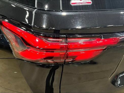 Used 2023 Chevrolet Traverse LT FWD image 22