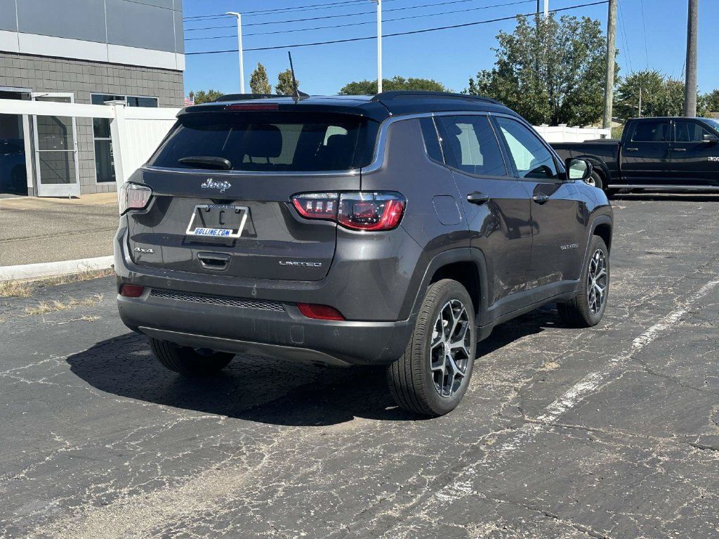 Used 2024 Jeep Compass Limited AWD/4WD image 4