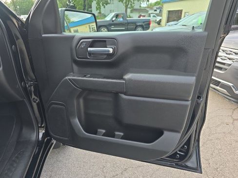 Used 2020 Chevrolet Silverado 1500 Custom w/ Custom Value Package image 40