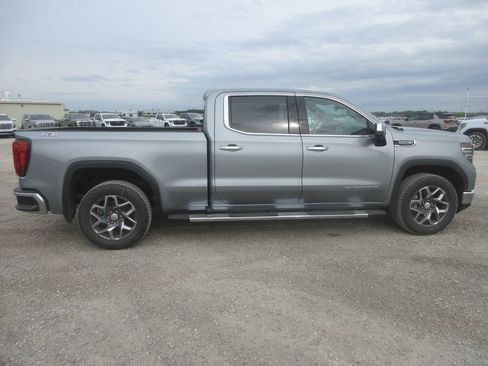 New 2026 GMC Sierra 1500 SLT image 3