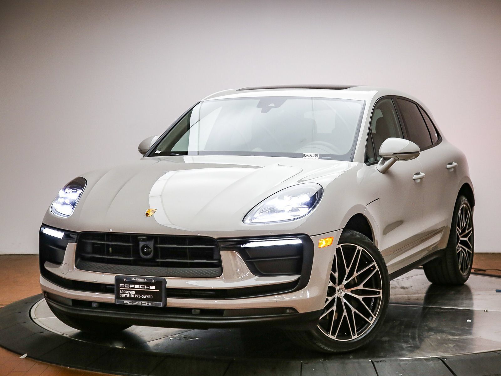 Certified 2026 Porsche Macan AWD/4WD image 1