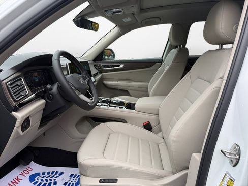 New 2026 Volkswagen Atlas SEL image 9