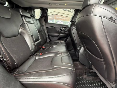 Used 2019 Jeep Cherokee Trailhawk w/ Comfort/Convenience Group AWD/4WD image 44