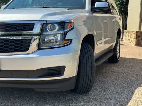 Used 2019 Chevrolet Suburban LS RWD image 3