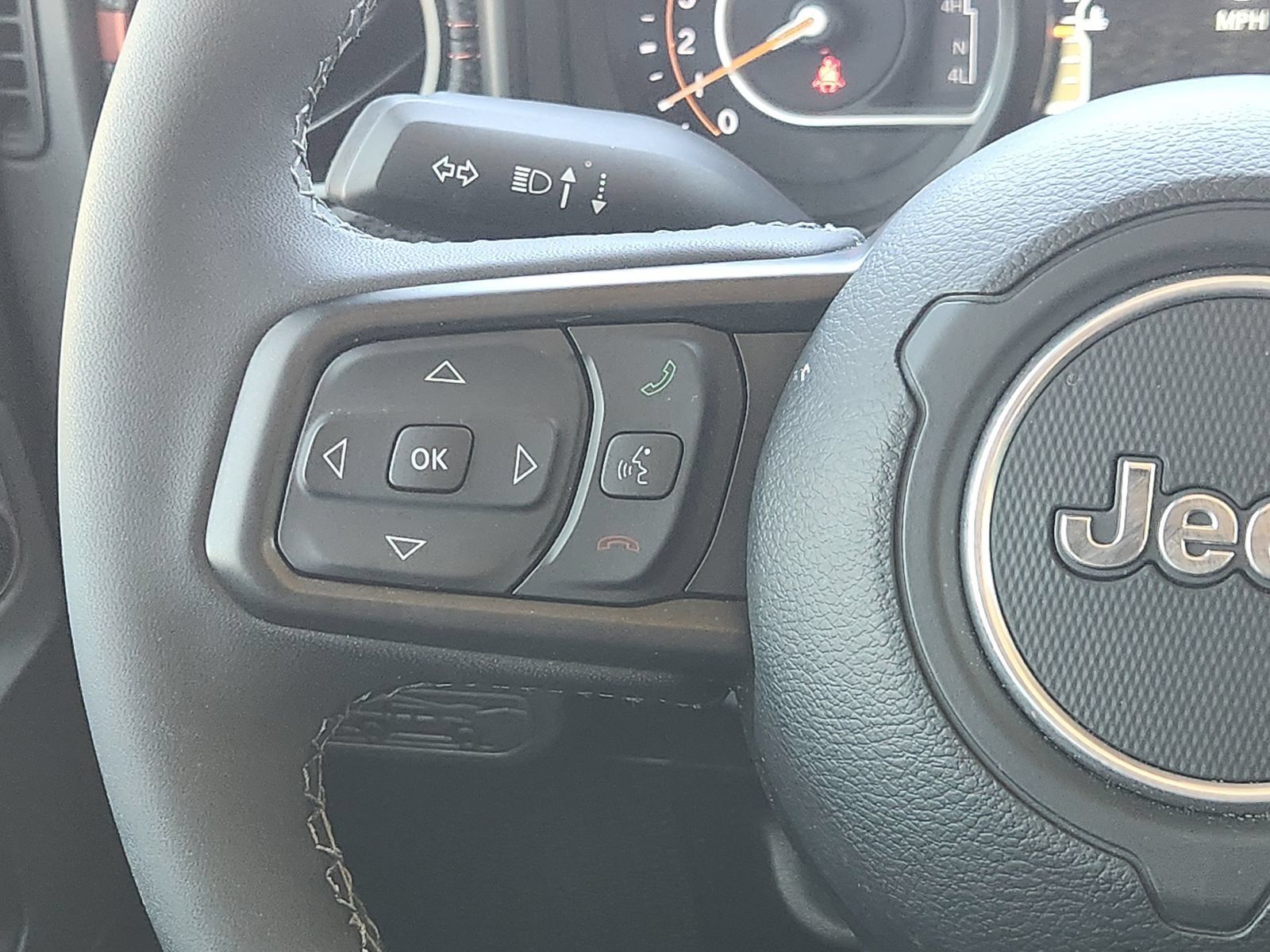 Used 2025 Jeep Wrangler Unlimited Rubicon w/ Convenience Group AWD/4WD image 31