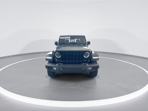 Used 2025 Jeep Gladiator Sport AWD/4WD image 3