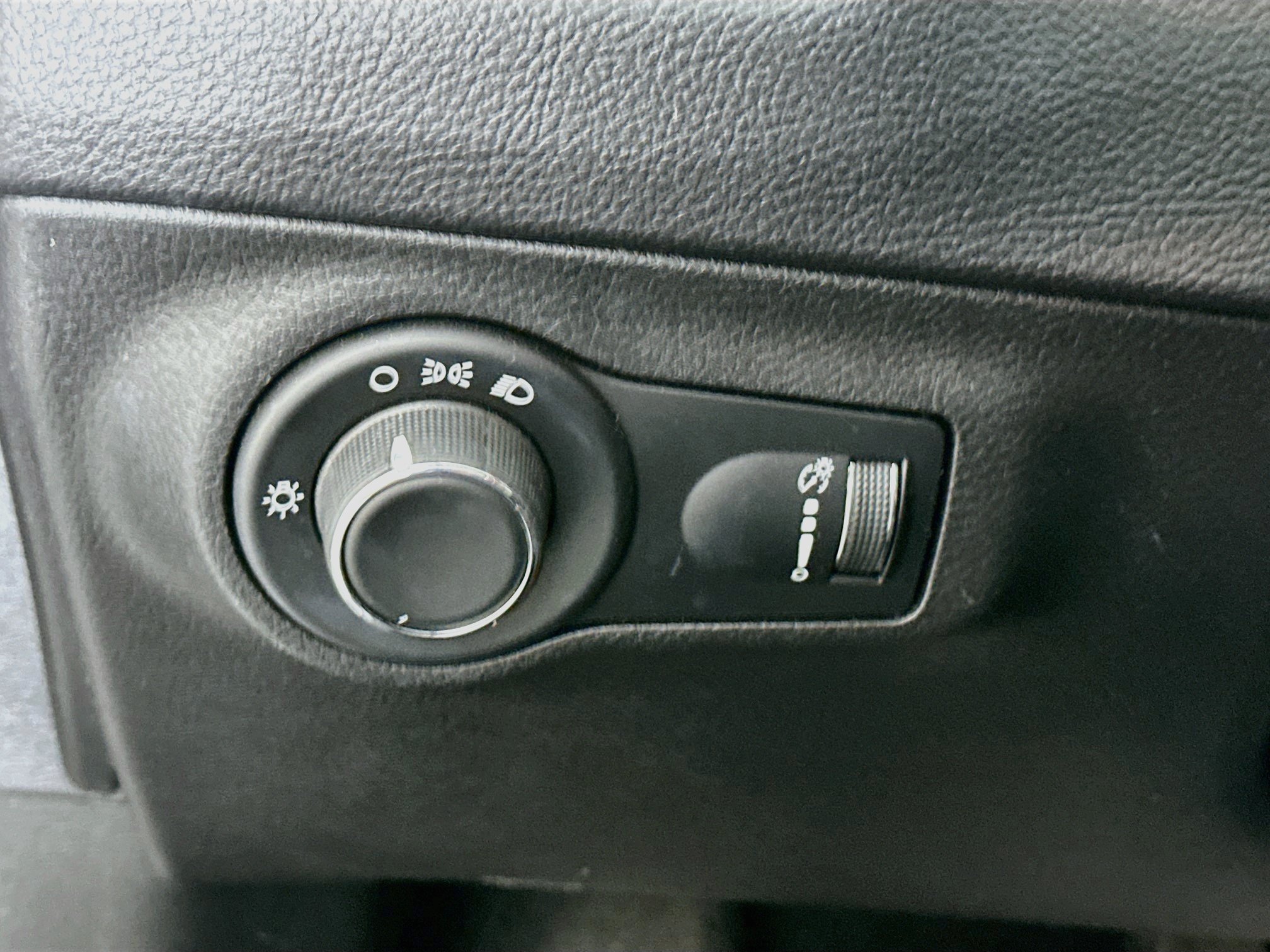 Used 2018 Jeep Compass Sport w/ Cold Weather Group AWD/4WD image 16