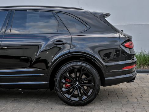 Used 2022 Bentley Bentayga AWD/4WD image 13
