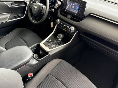 Used 2020 Toyota RAV4 LE AWD/4WD image 17