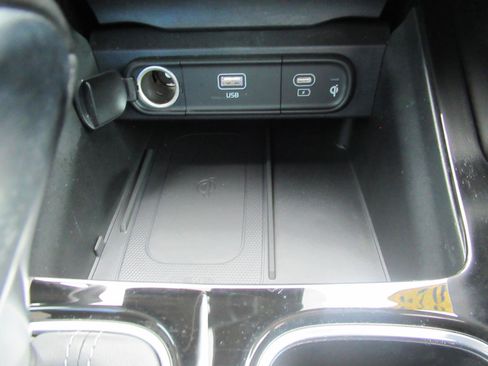Used 2024 Kia Telluride EX w/ EX Captain's Chair Package FWD image 29