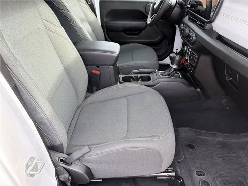 Used 2025 Jeep Wrangler Willys image 11