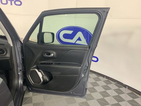 Used 2022 Jeep Renegade Latitude image 39