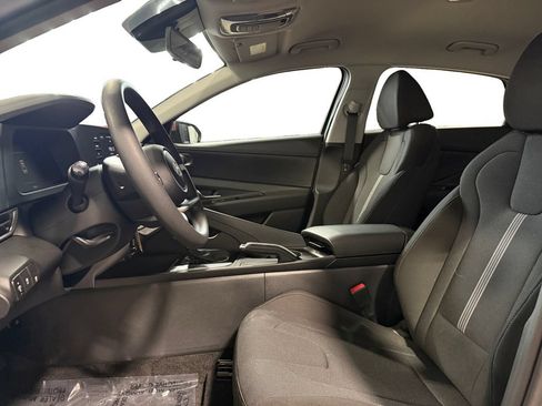 Certified 2025 Hyundai Elantra SE FWD image 13
