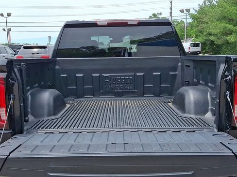 Used 2025 GMC Sierra 1500 SLT AWD/4WD image 32
