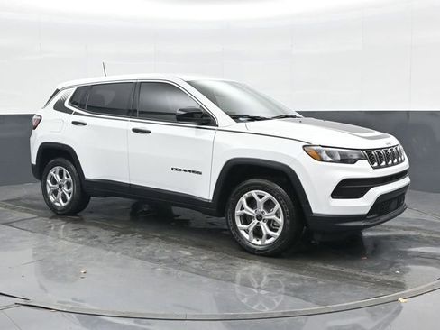 Used 2025 Jeep Compass Sport w/ Mopar Graphics Package image 6