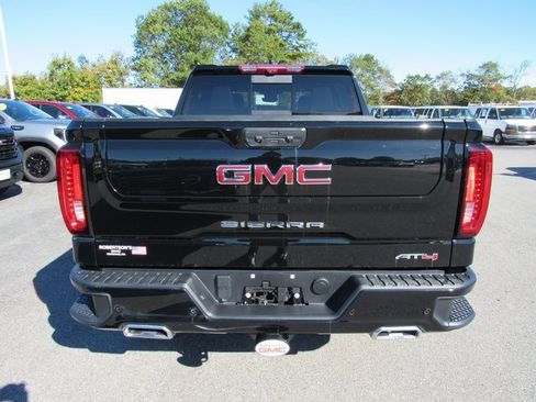 Used 2024 GMC Sierra 1500 AT4 w/ Technology Package image 3