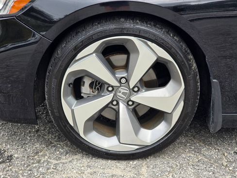 Used 2018 Honda Accord Touring image 11