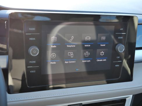 Certified 2025 Volkswagen Taos SE image 23