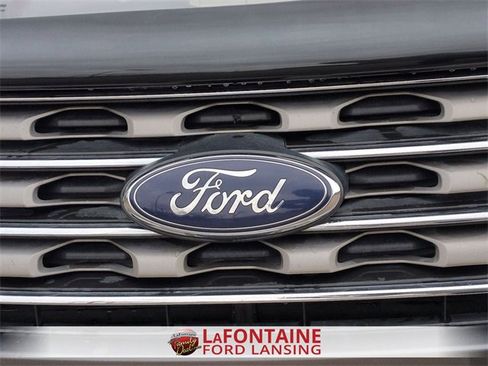 Used 2016 Ford Explorer XLT w/ Equipment Group 202A image 9