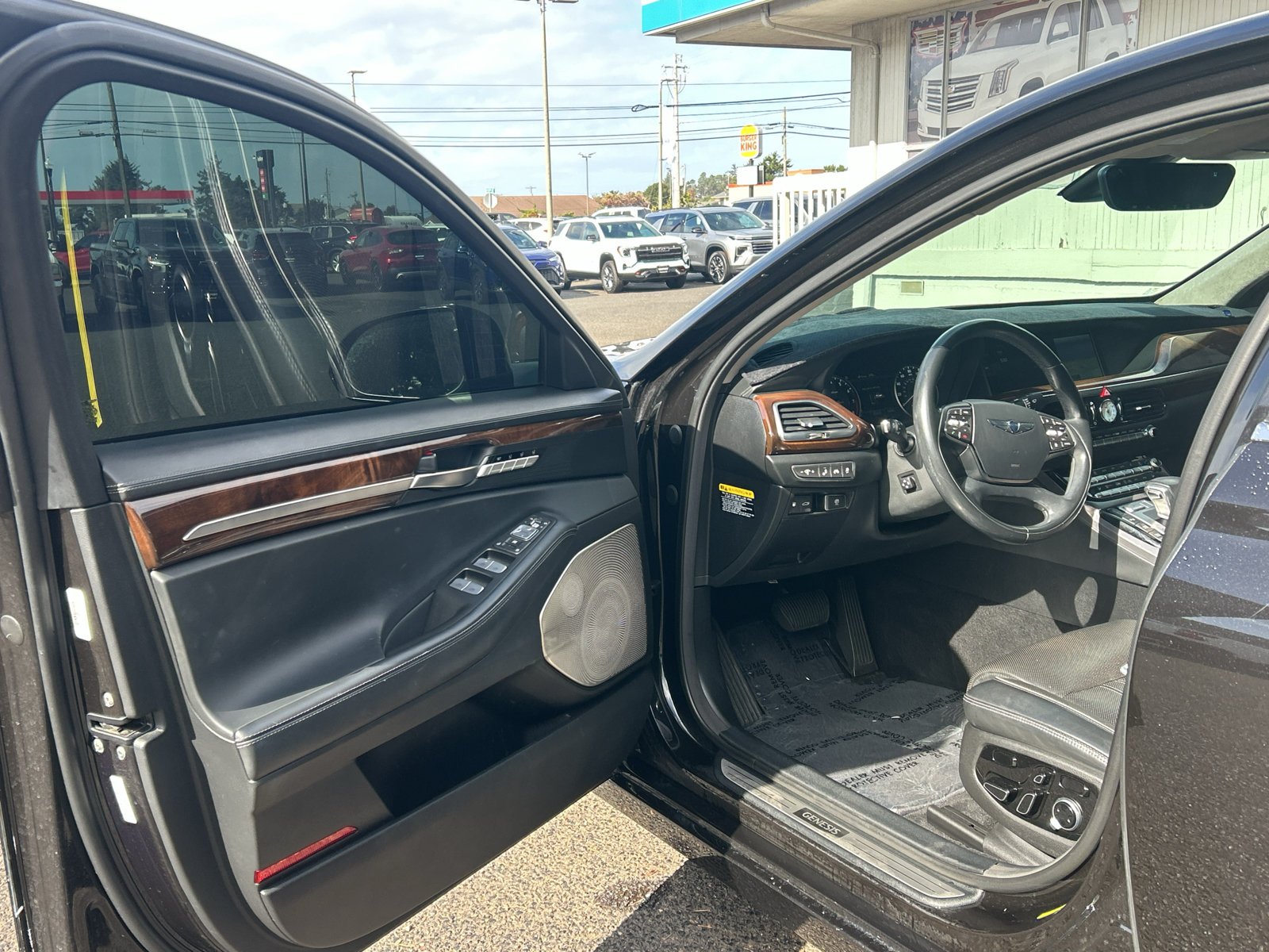 Used 2019 Genesis G90 3.3T Premium RWD image 11