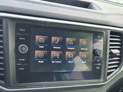 Used 2021 Volkswagen Atlas Cross Sport SE image 24