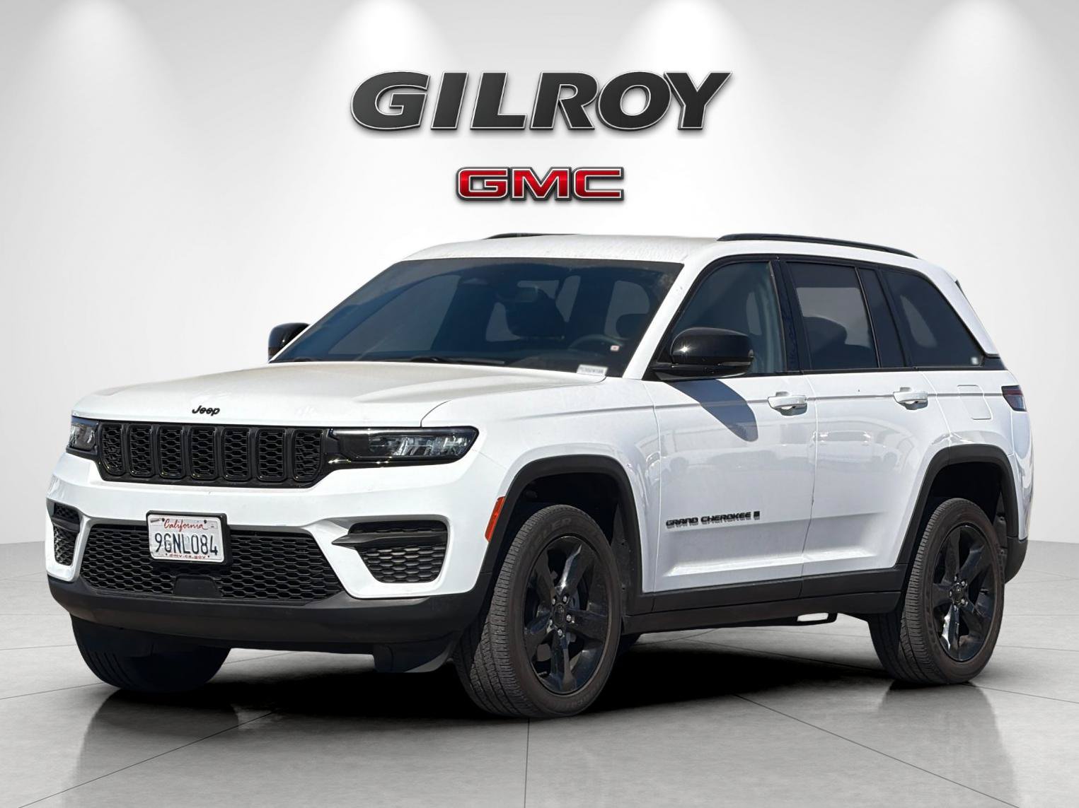 Used 2023 Jeep Grand Cherokee Altitude AWD/4WD image 7