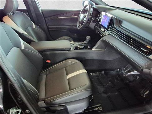 Used 2026 Toyota Camry Hybrid FWD image 21