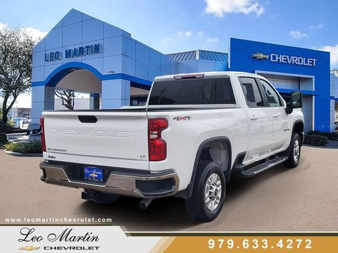 Used 2025 Chevrolet Silverado 2500 LT w/ Convenience Package AWD/4WD image 3