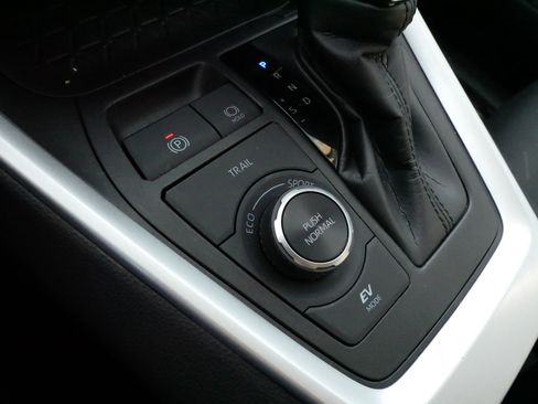 Certified 2024 Toyota RAV4 XLE image 27