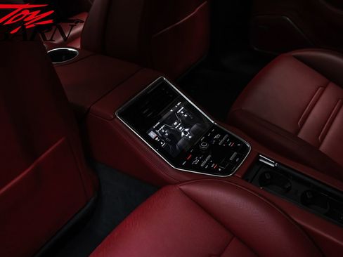 Used 2019 Porsche Panamera GTS image 45