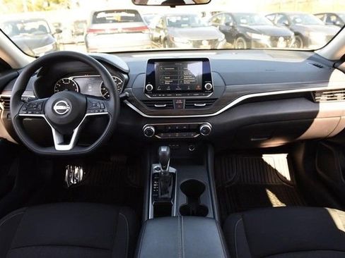 Certified 2025 Nissan Altima 2.5 SV image 8