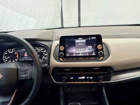 Used 2025 Nissan Rogue SV AWD/4WD image 29