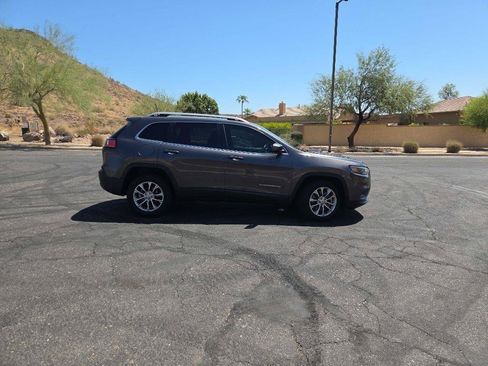 Used 2019 Jeep Cherokee Latitude Plus w/ Comfort/Convenience Group FWD image 27