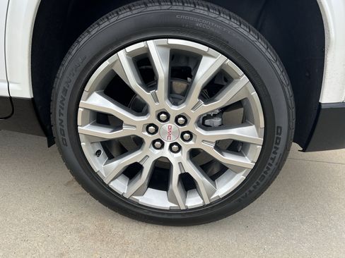 Used 2024 GMC Acadia Denali w/ Super Cruise Package FWD image 13