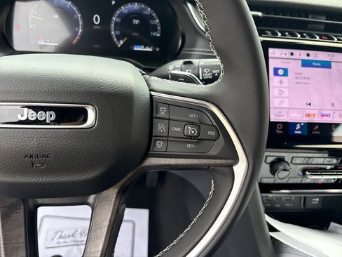 New 2025 Jeep Grand Cherokee Limited w/ Trailer Tow Package image 24