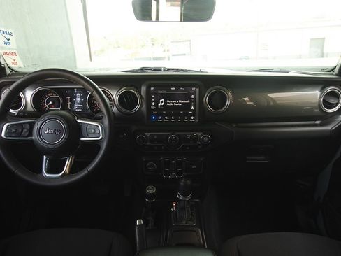 Used 2023 Jeep Gladiator Overland image 14