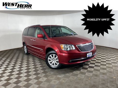 Used 2016 Chrysler Town & Country Touring w/ Driver Convenience Group image 1