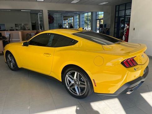 Used 2024 Ford Mustang Premium image 6