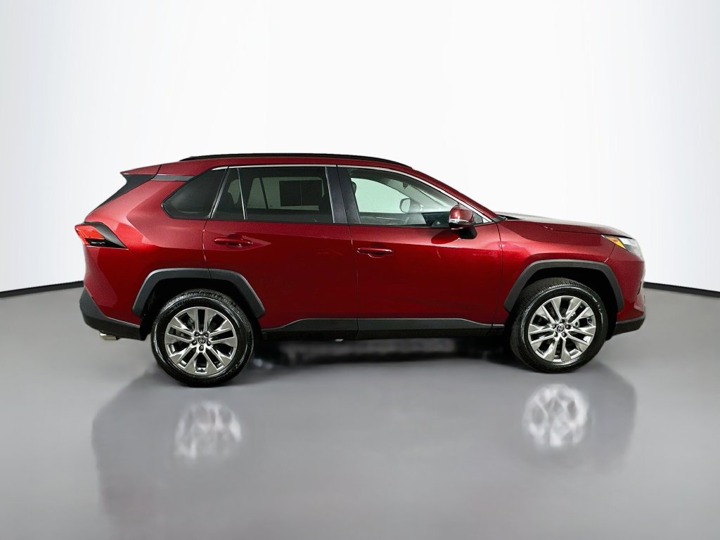 Used 2023 Toyota RAV4 XLE Premium FWD image 7