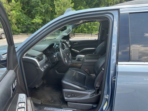 Used 2016 Chevrolet Suburban LT w/ Luxury Package AWD/4WD image 4