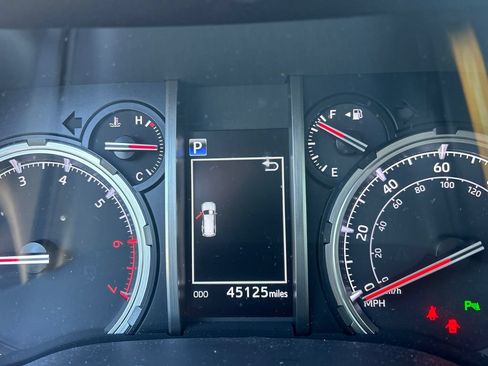 Used 2022 Toyota 4Runner Limited AWD/4WD image 6