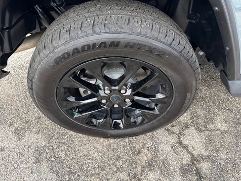 Used 2025 Jeep Wrangler Sahara image 17