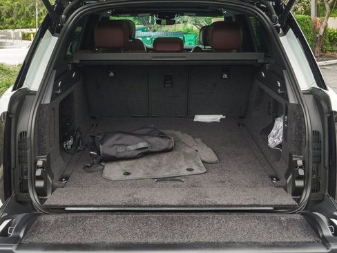 Used 2025 Land Rover Range Rover SE image 29