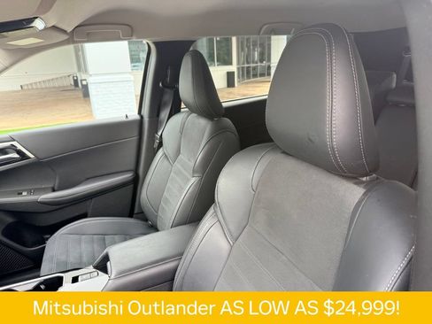 Used 2025 Mitsubishi Outlander SE FWD image 15