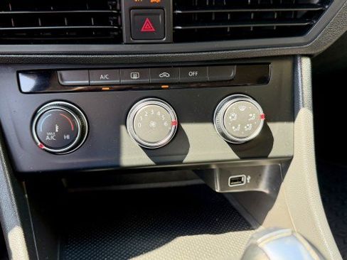 Used 2019 Volkswagen Jetta FWD image 13